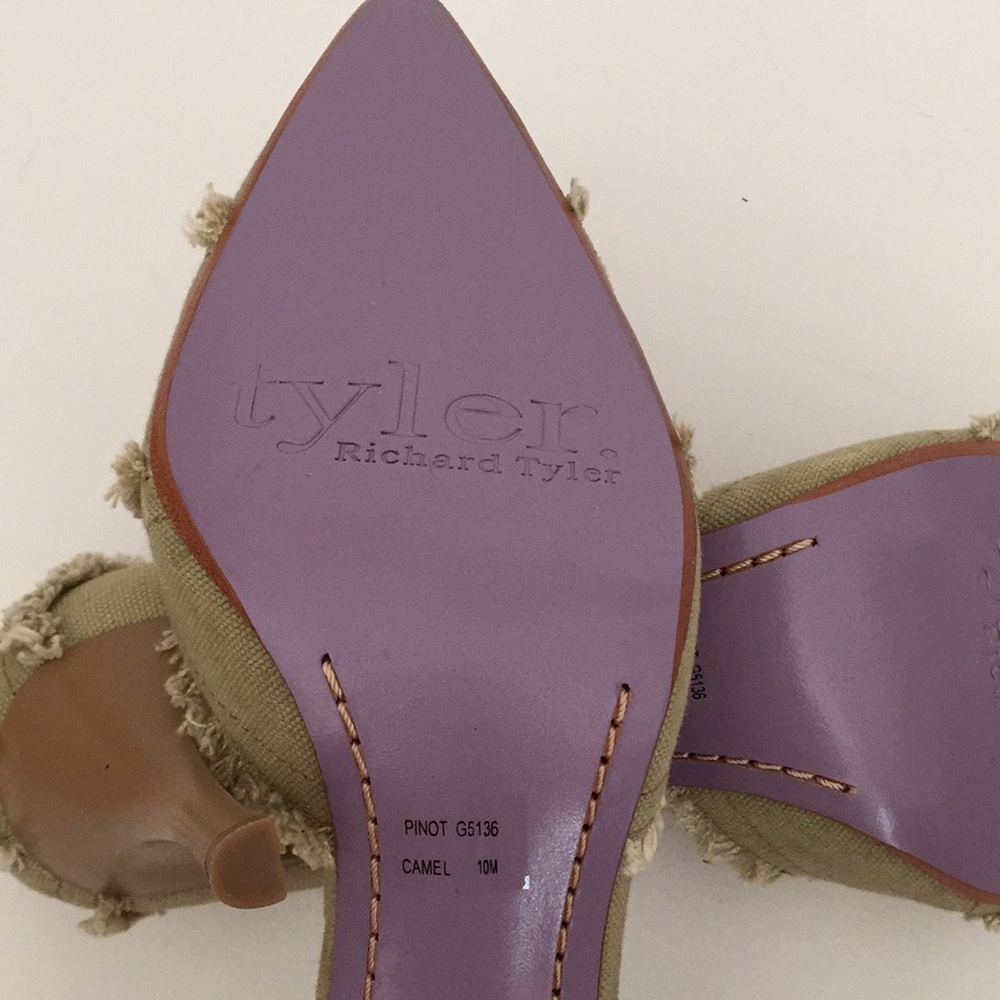 NWT Richard Tyler distressed fringe pumps - Picture 10 of 11